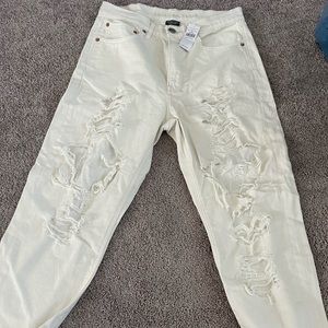 MOVING SALE. MOST ITEMS $20 OR LESS. AE Strigid Ripped Mom Jean NWT